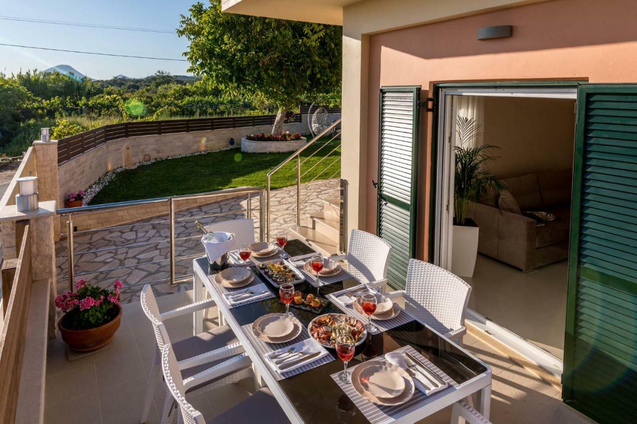 Villa Nissos Línia Exteriör bild
